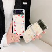 Cute Bear Strawberry Rabbit Transparent PC Hard Flip Casing Samsung Galaxy Z Flip 3 5G Z Flip 2 1 Shockproof Phone Cover