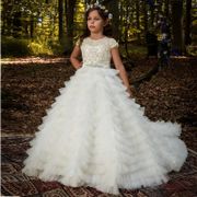 Tiered Flower Girls Dresses for Wedding Lace Appliques Beading Short Sleeve Ball Party Gowns Custom Holy First Communion Dresses